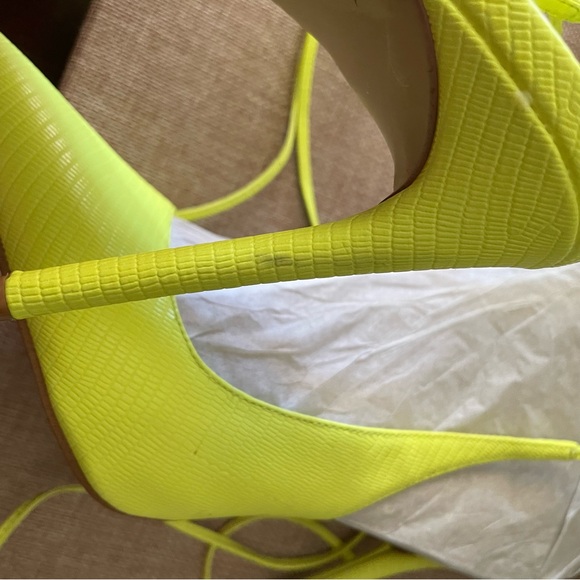 JLO Neon Green Shoes 8.5, Citron Florella Jennifer Lopez, ankle tie high heels - Picture 8 of 8